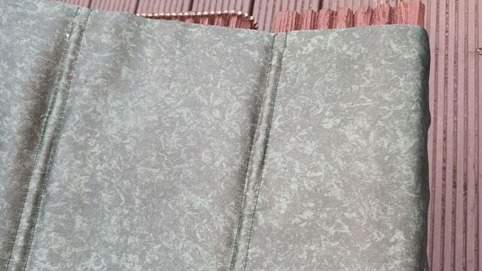 Green roman blind