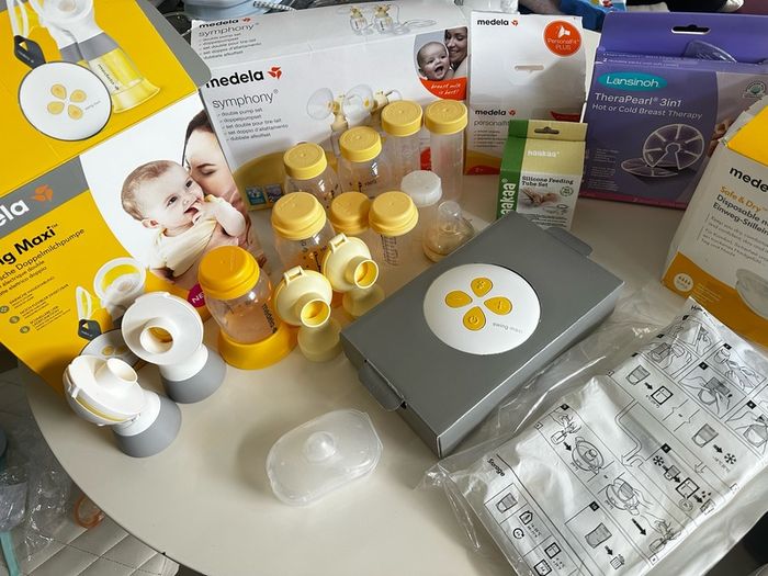 Complete Medela Breastfeeding & Pumping Bundle  Excellent Condition
