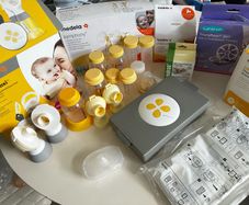 Complete Medela Breastfeeding & Pumping Bundle  Excellent Condition