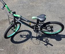18inch Kids Bike with Alloy Wheels  Excellent Condition