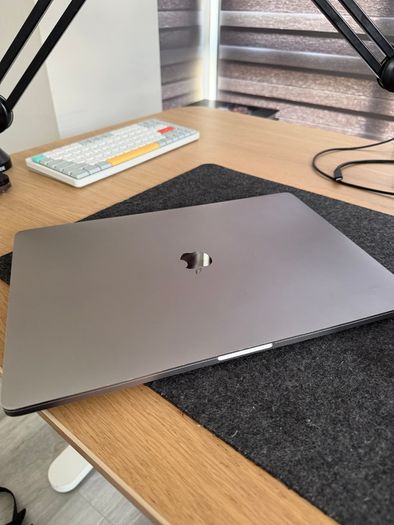 Apple MacBook Pro 16 Inch