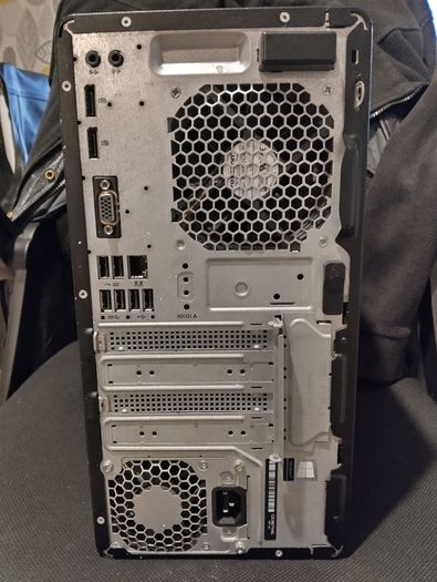 HP ProDesk 600 G3 MT (i5 6th Gen) PC and power cable