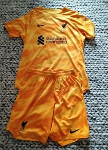 retro liverpool jersey and shorts