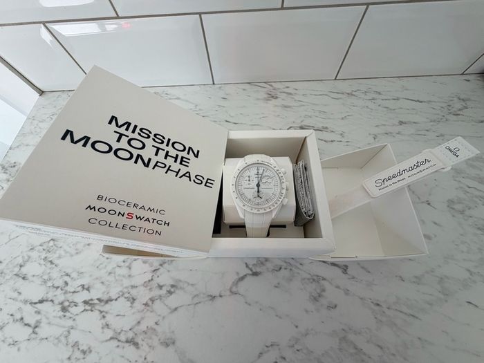 omega Moonswatch Mission to the Moonphase Snoopy
