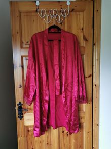 BNWT Satin Look Kimono with Lace Trimmed Sleeves size 20