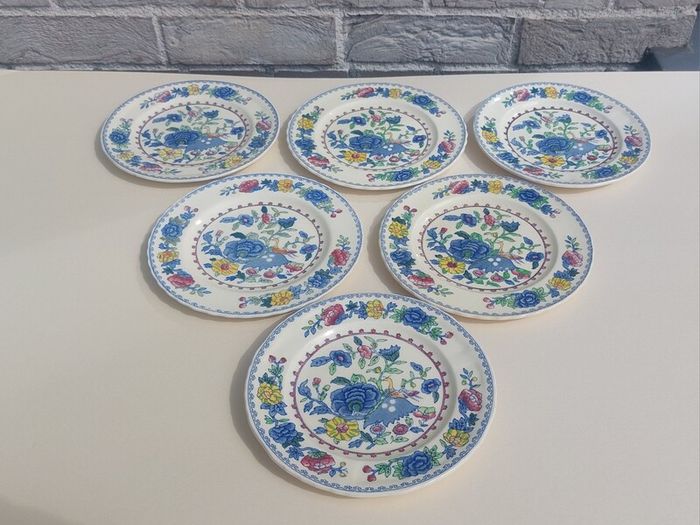 Beautiful Masons Patent Ironstone Set of Six Bread and Butter Plates in the Regency Pattern, Circa 1940 to 1950
