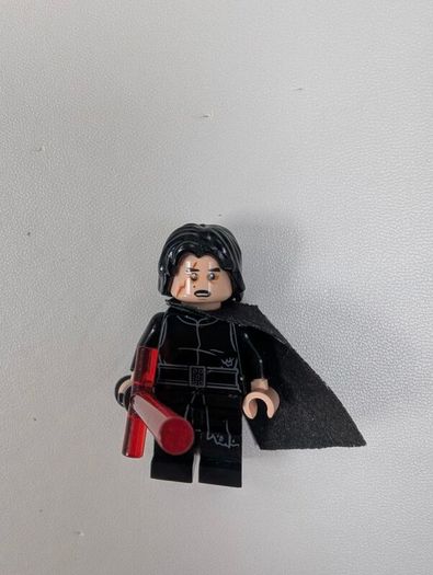 100% lego Kylo Ren Minifigure