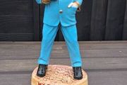 large  Guinness zoo keeper