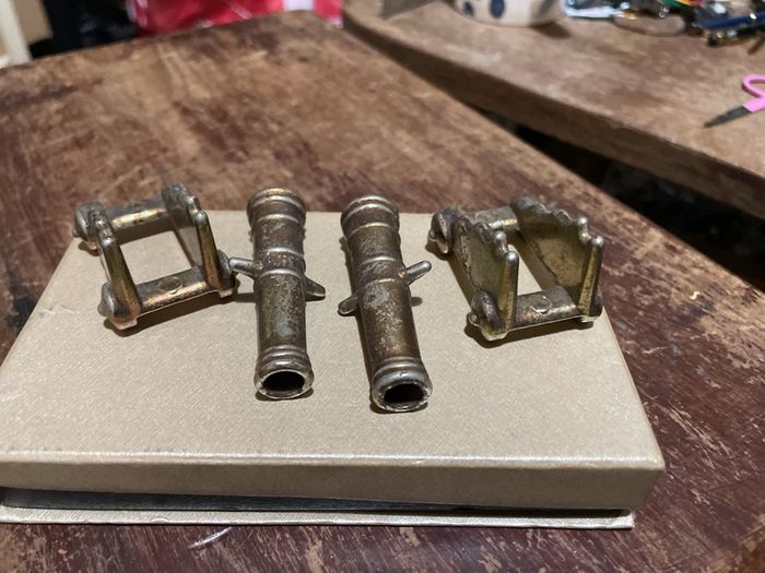 Vintage miniature brass/pewter cannon figurines