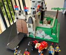 (Very Rare) Vintage Lego 6081 King's Mountain Fortress - Complete