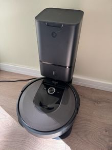 Vacuum cleaner Roomba i7