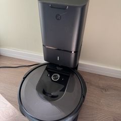 Vacuum cleaner Roomba i7