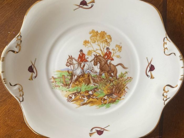 Royal Tara 20pcs Tea Set Rare Vintage Hunt Scene Pattern