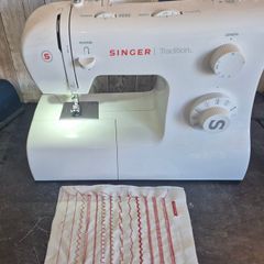 Singer Tradition 2282 sewing machine