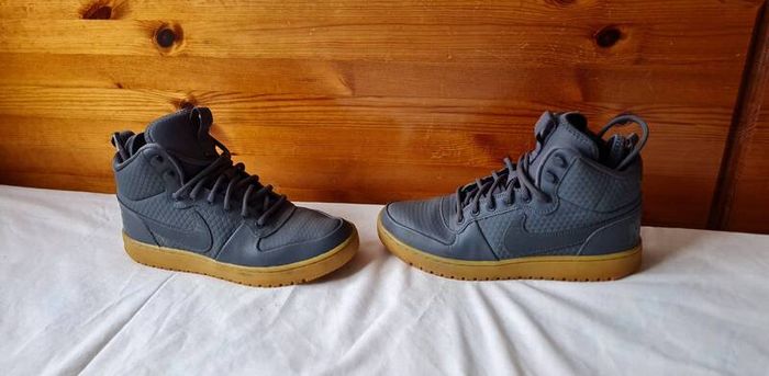2019 nike court Borough winter Size 6 eu 39 grey In excellent condition