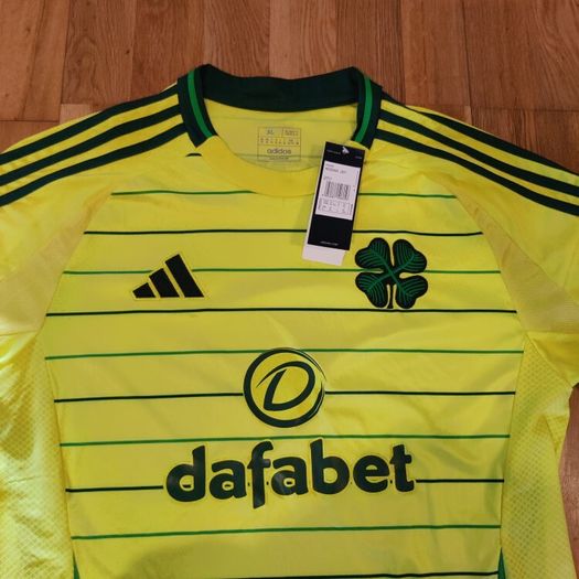 Celtic jersey (XL)