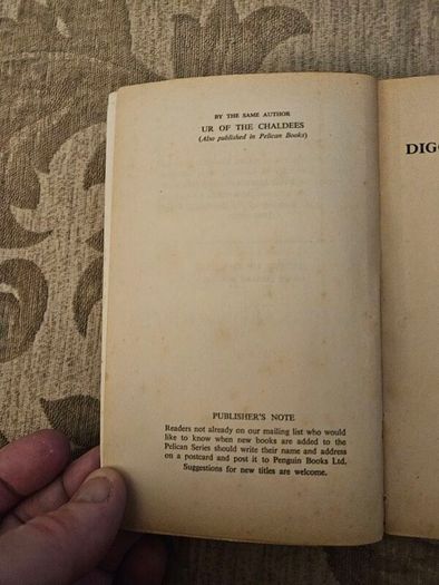 Digging Up The Past. By Sir Leonard Woolley. 32 Illustrations.  Paperback In Good Condition.  See Photos For Same.