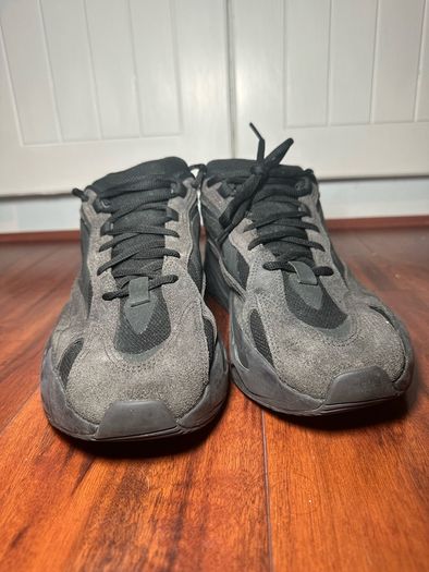 adidas Yeezy Boost 700 V2 "Vanta" sneakers