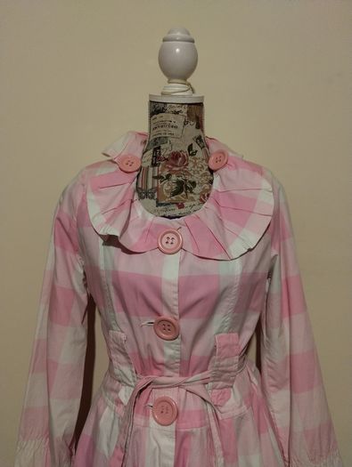 Beautiful pink & white Belted Coat, New With Tags