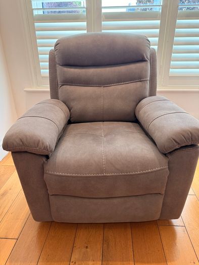 Recliner armchair