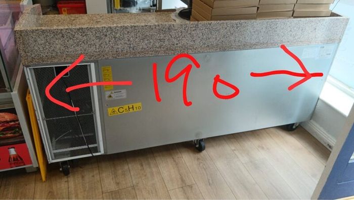 Pizza/sandwich prep counter