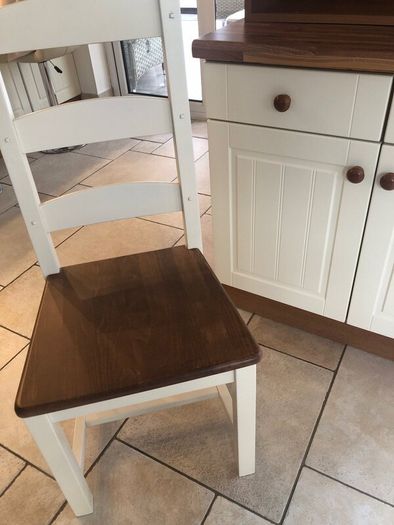 Dining table with 6 chairs and dresser