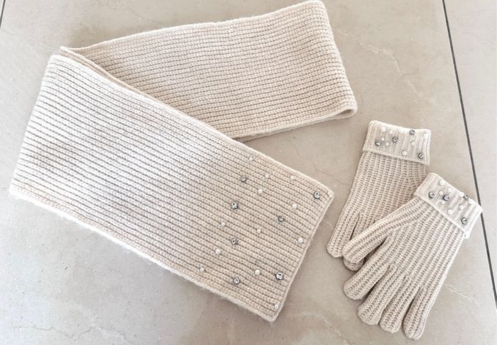zara kids scarf and gloves