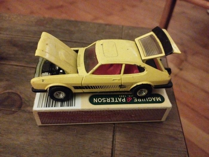 Vintage Corgi FORD CAPRI 3.0S Diecast Car Made in Great Britain Postage Available or Collection
