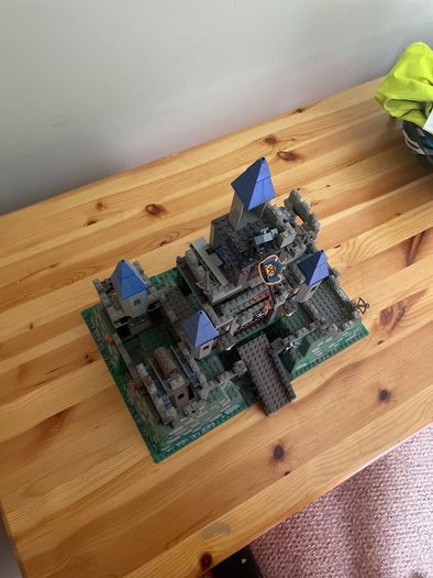 Lego King Leo's Castle
