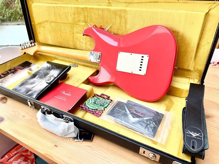 Fender Custom Shop '64 Stratocaster Journeyman, aged Fiesta red