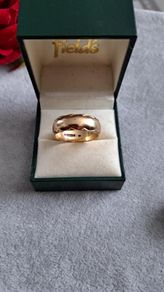 9 ct yellow gold ring