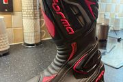 Forma women's black/pink boots