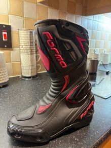 Forma women's black/pink boots
