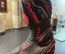 Forma women's black/pink boots