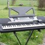 Yamaha PSR550 Keyboard with stand, manual and power supply Image 2