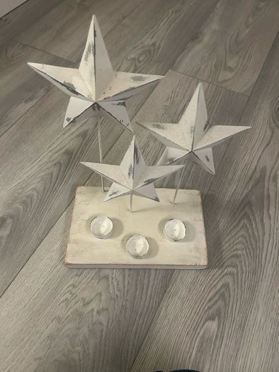 Tee light candle holder with 3 metal stars