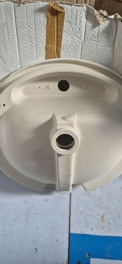 New Fine China/Porcelain Bathroom sink, mono tap configuration, 55x46cm