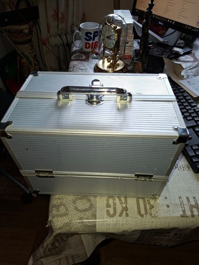 Aluminum vanity Tool case with expanding tiered trays and a fitted lower well, Ideal for Make-up or for keeping them Screw-Driver Bits together, could be used for a lot of things, Postage Available or collection