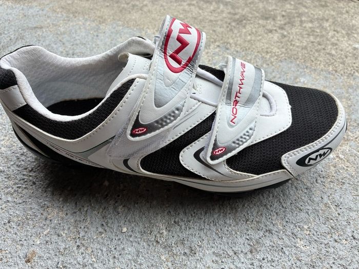 Cycling Shoes size 41 or 7.5 Brand NW Northwave