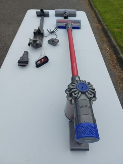 Dyson V6