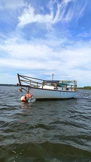32 FT sailing boat 4 sleeper
