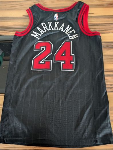 chicago bulls basketball jersey adult small