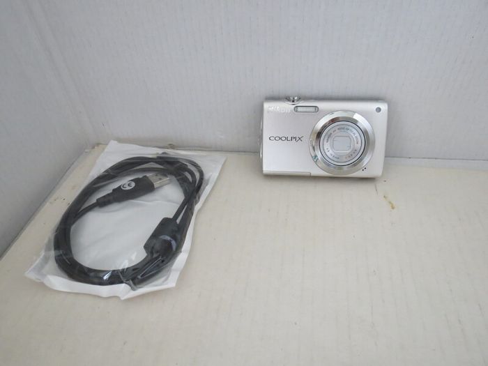 Camera Nikon Coolpix S3000