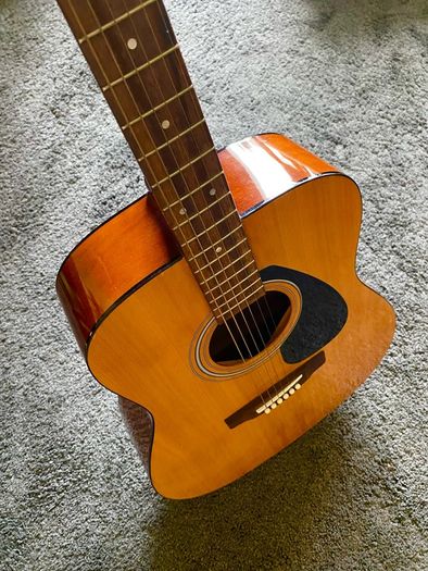 YAMAHA F310 Acoustic Guitar