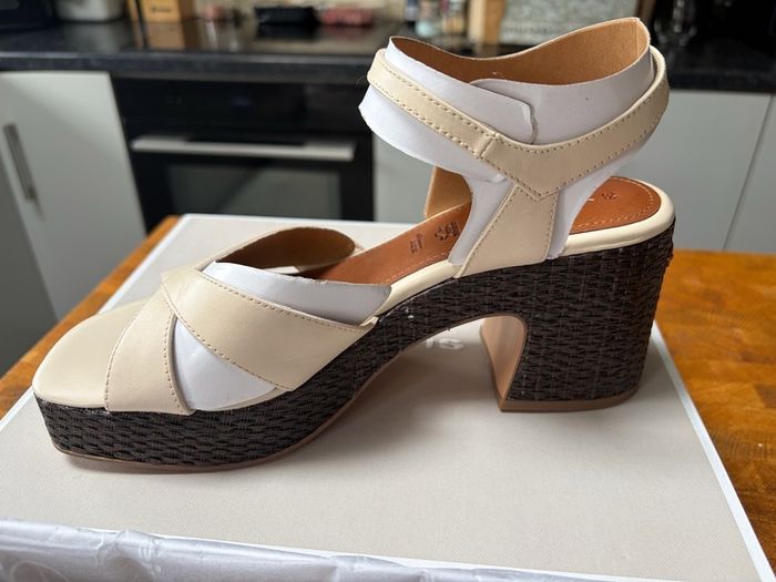 [new] Tamaris leather sandal - ivory, EU39