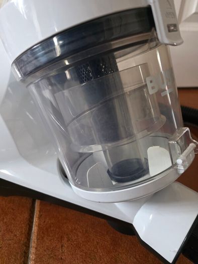 Vacuum cleaner 700W