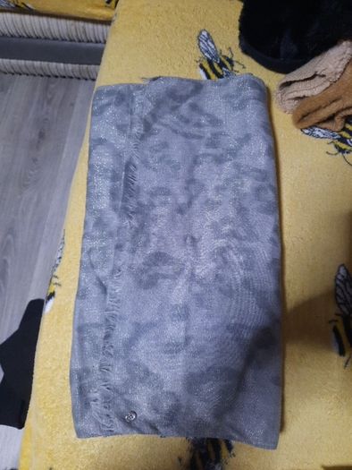 fab grey/silver Ted baker scarf