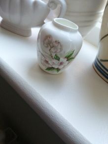 Tiny Staffordshire fine bone china case with honeysuckle front and back