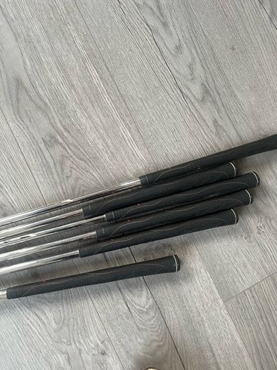 Golf iron set