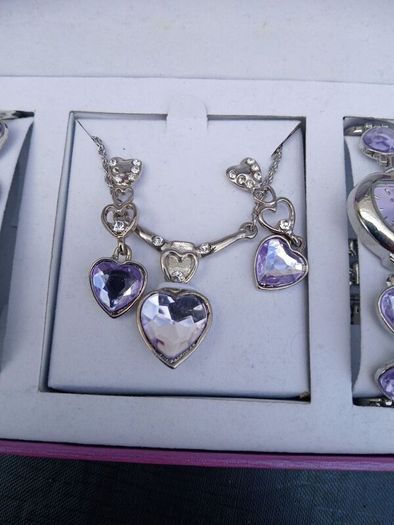 Beautiful New 5 Pc Jewelry Set